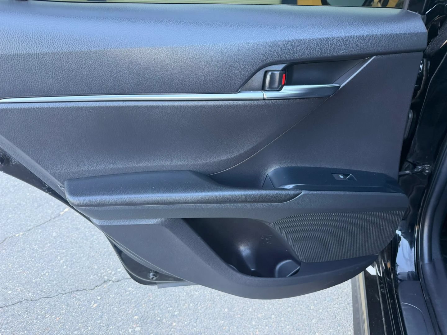 Used 2018 Toyota Camry SE w/ Moonroof Package FWD image 12