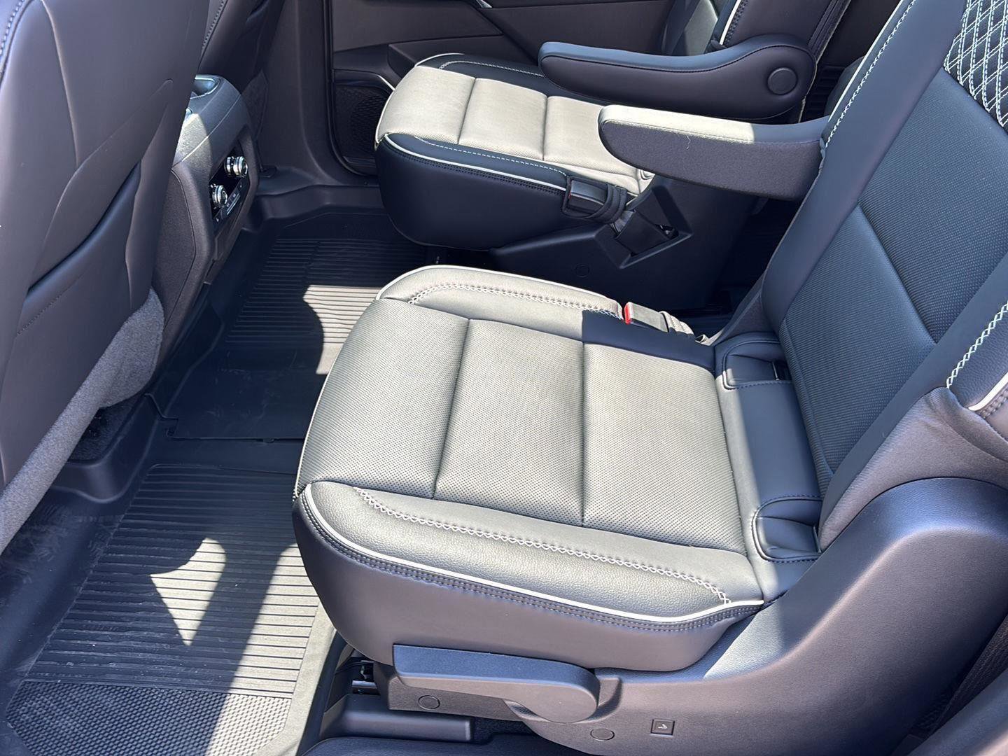 New 2025 GMC Acadia Denali w/ Super Cruise Package image 16