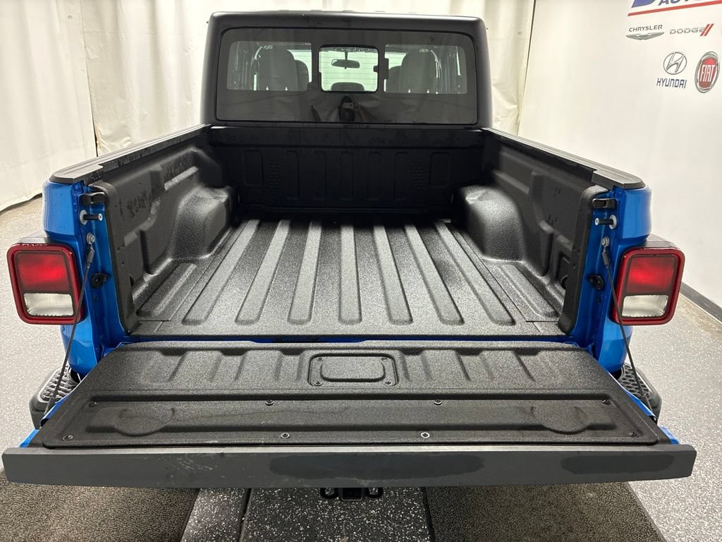 Used 2023 Jeep Gladiator Sport w/ Trailer Tow Package AWD/4WD image 7
