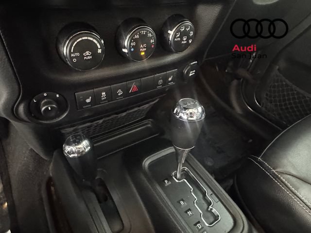 Used 2017 Jeep Wrangler Unlimited Rubicon w/ Connectivity Group AWD/4WD image 24