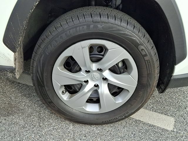 Certified 2022 Toyota RAV4 LE AWD/4WD image 8
