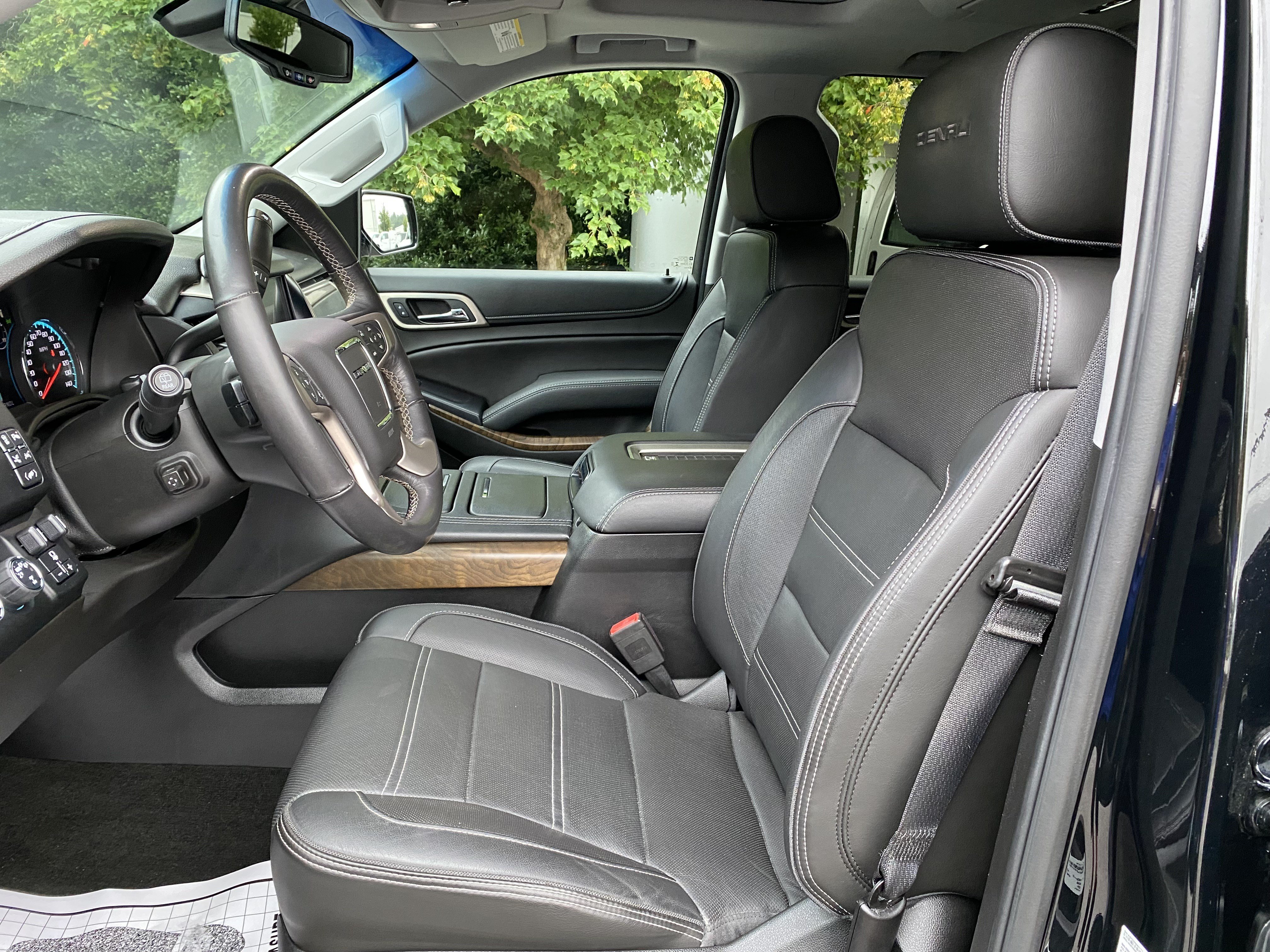 Used 2018 GMC Yukon Denali w/ Denali Ultimate Package AWD/4WD image 16