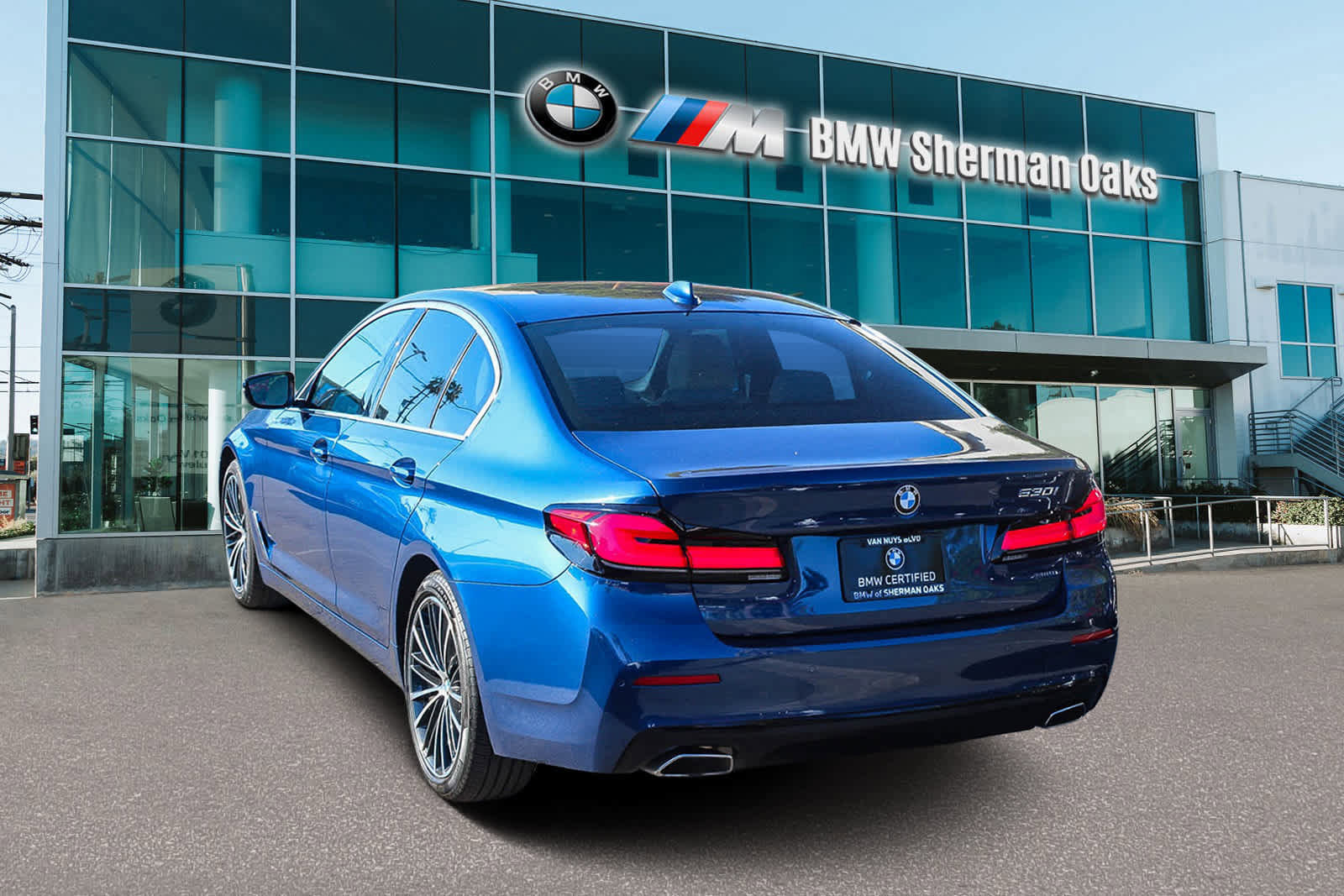 Certified 2023 BMW 530i w/ Premium Package image 6