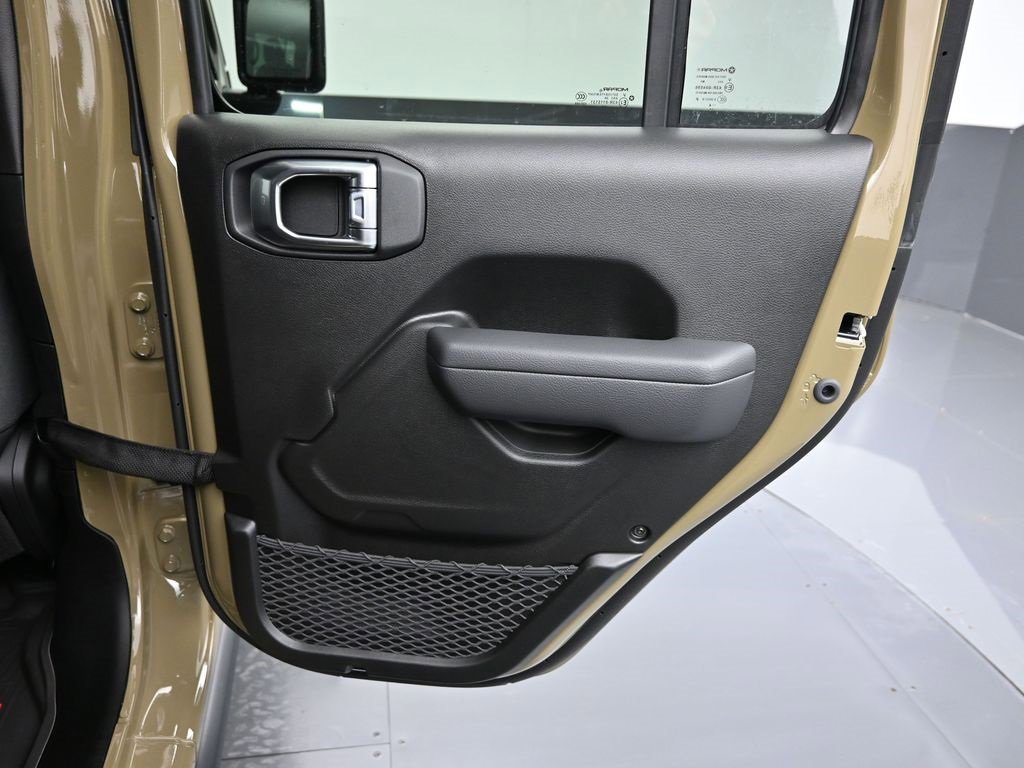 Certified 2025 Jeep Wrangler Unlimited Rubicon w/ Technology Group image 15