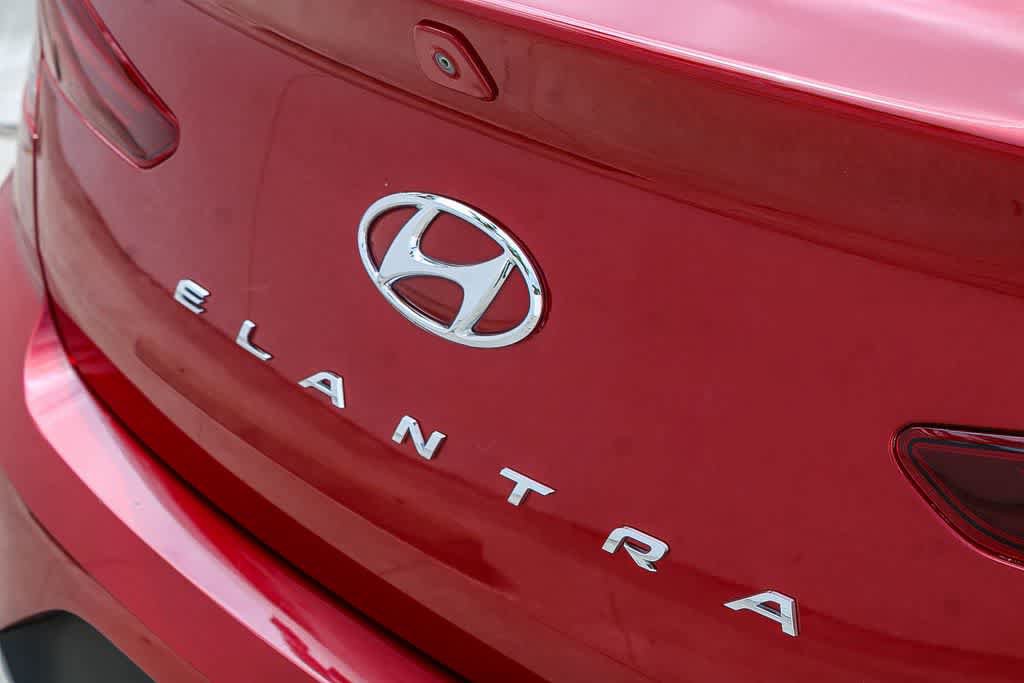 Used 2019 Hyundai Elantra SE FWD image 11