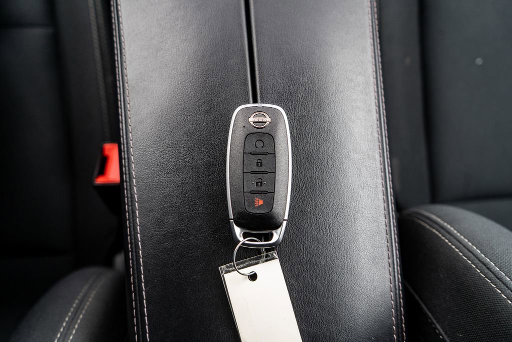 Used 2023 Nissan Rogue S image 32