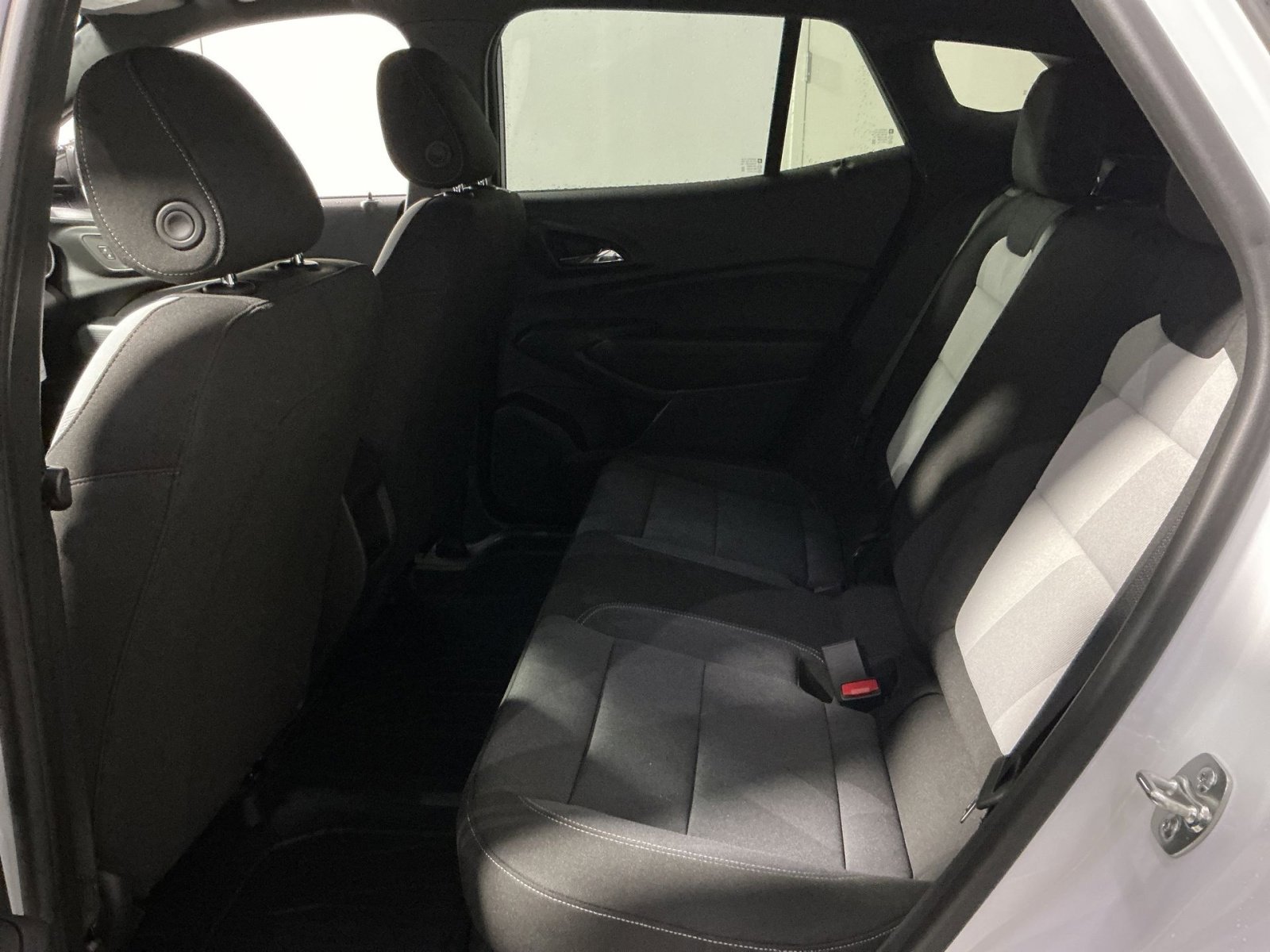 New 2026 Chevrolet Trax RS w/ Sunroof Package image 32