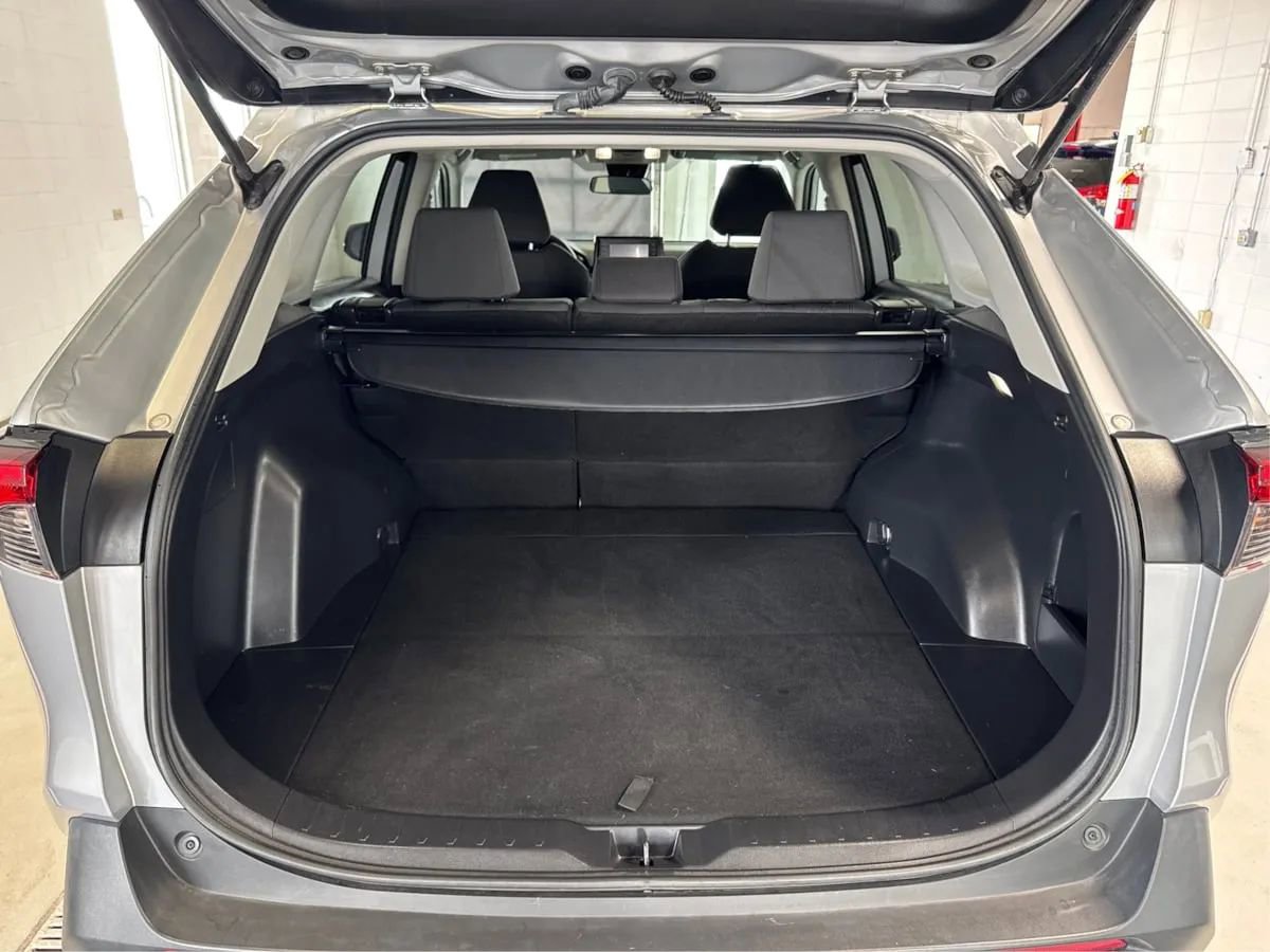 Used 2022 Toyota RAV4 XLE image 12