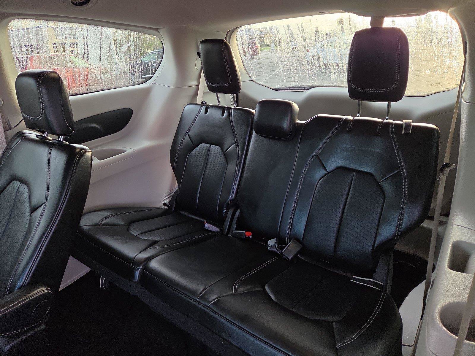 Used 2024 Chrysler Pacifica Touring-L FWD image 23