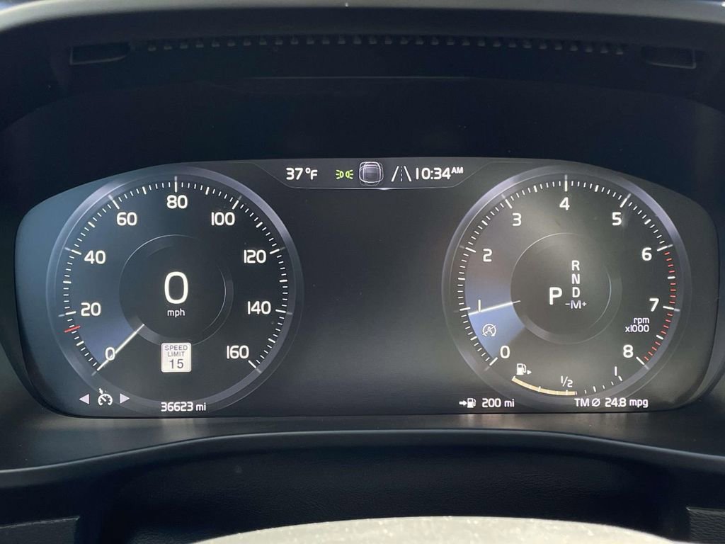 Used 2021 Volvo XC40 T5 Momentum w/ Premium Package image 14