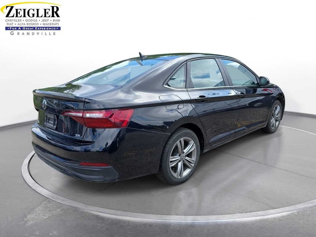 Used 2024 Volkswagen Jetta SE FWD image 5