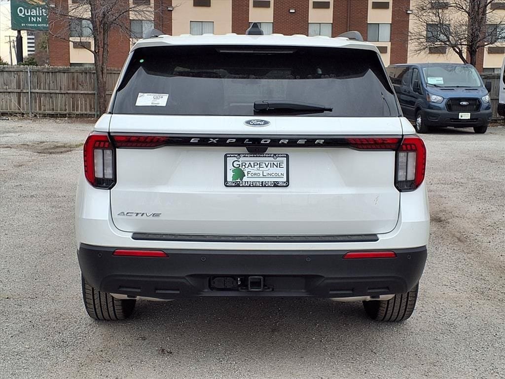 New 2026 Ford Explorer Active RWD image 5