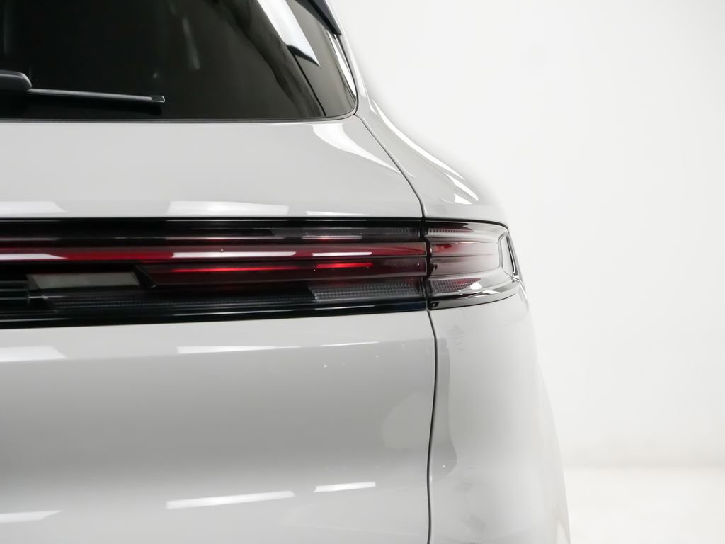 Certified 2024 Porsche Cayenne AWD/4WD image 12