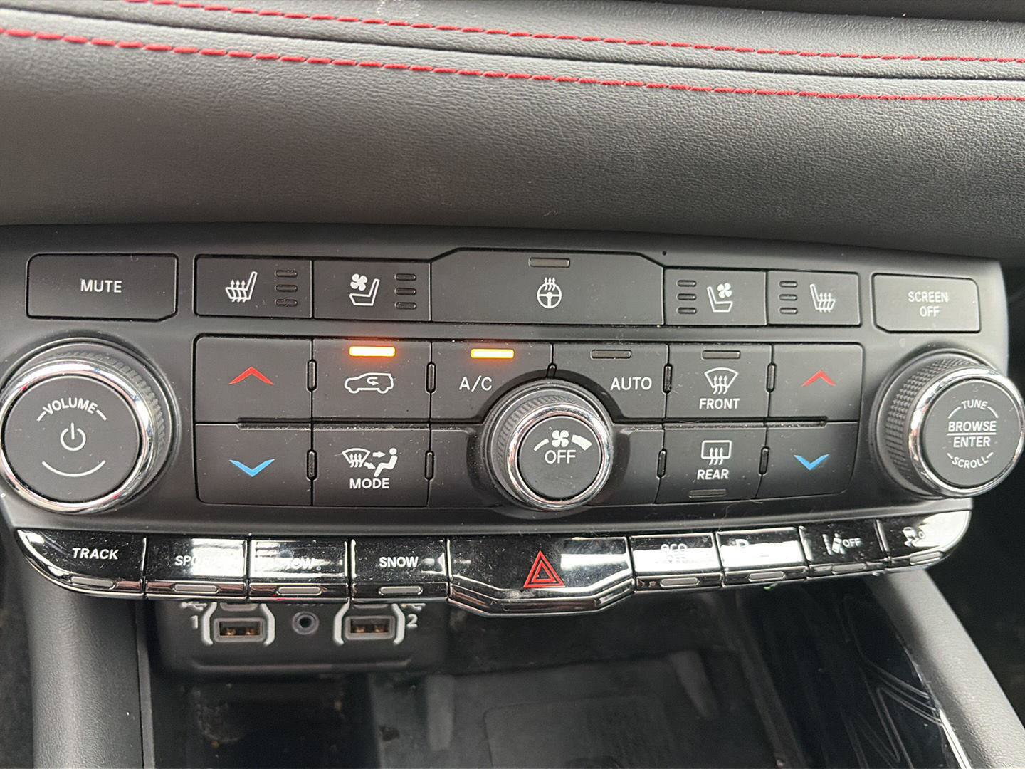 Used 2024 Dodge Durango Citadel w/ Tow 'N Go Package AWD/4WD image 10