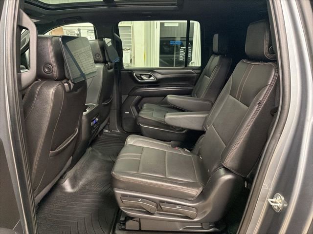 Used 2022 Chevrolet Suburban RST w/ Luxury Package image 31