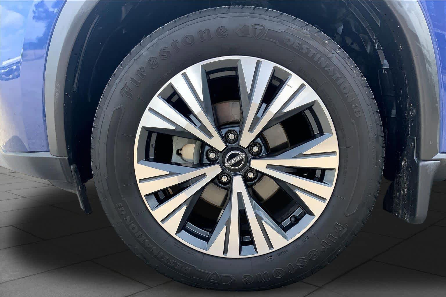 Used 2022 Nissan Rogue SV AWD/4WD image 11