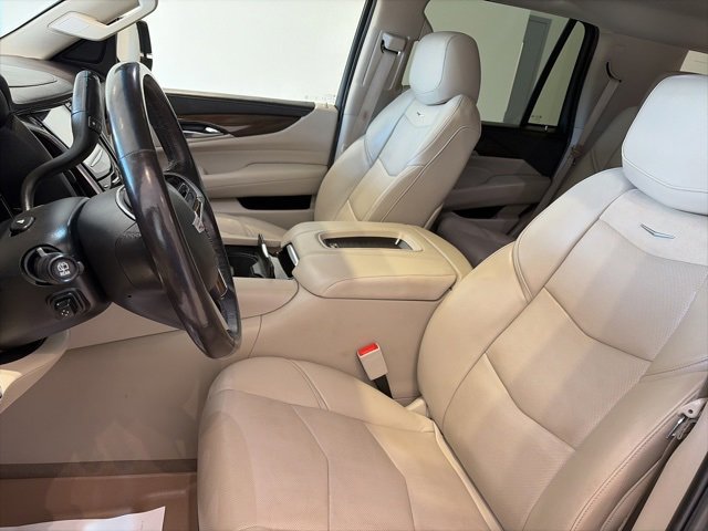 Used 2019 Cadillac Escalade Luxury w/ LPO, Radiant Package image 13