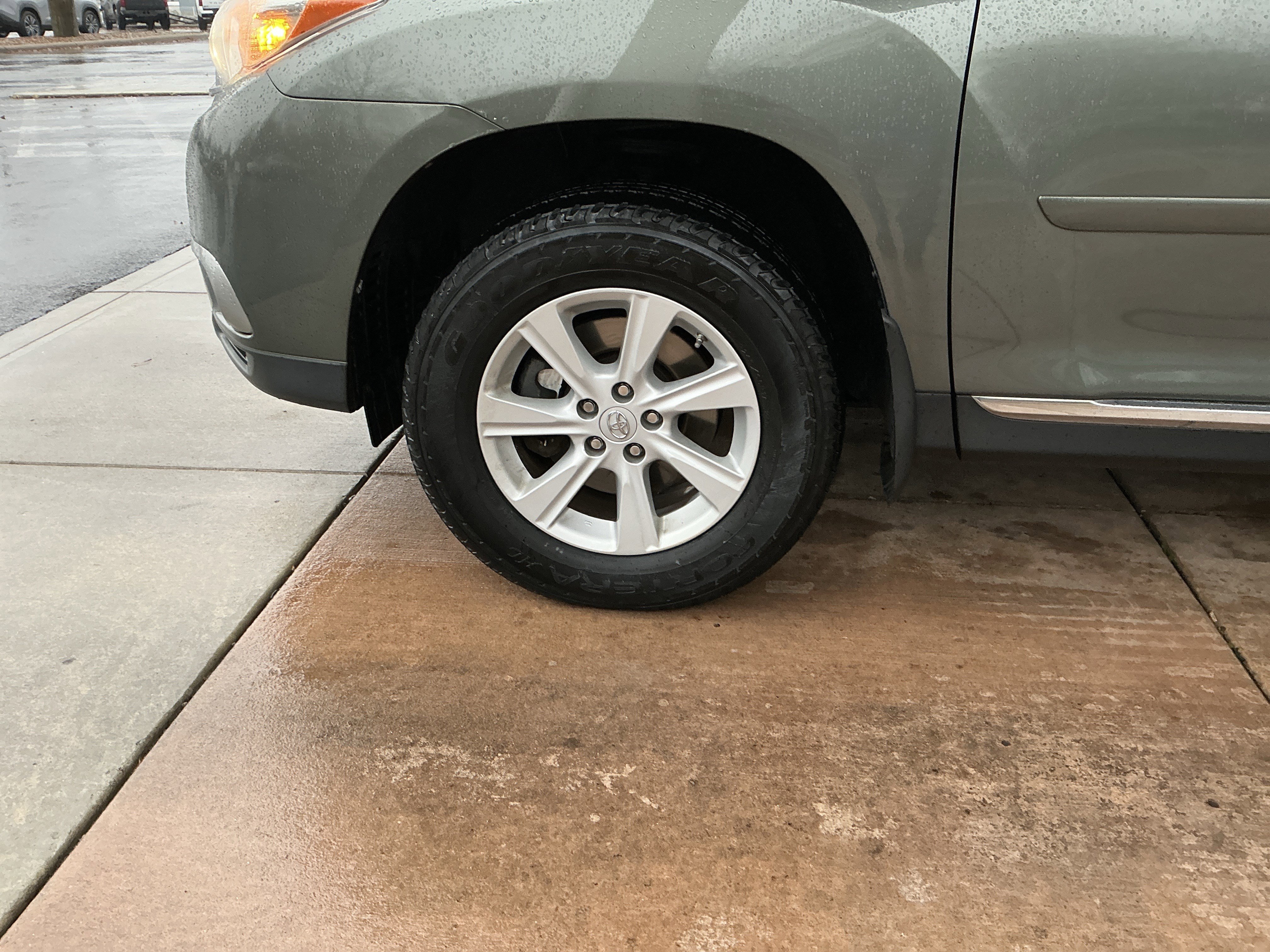 Used 2013 Toyota Highlander Plus image 25