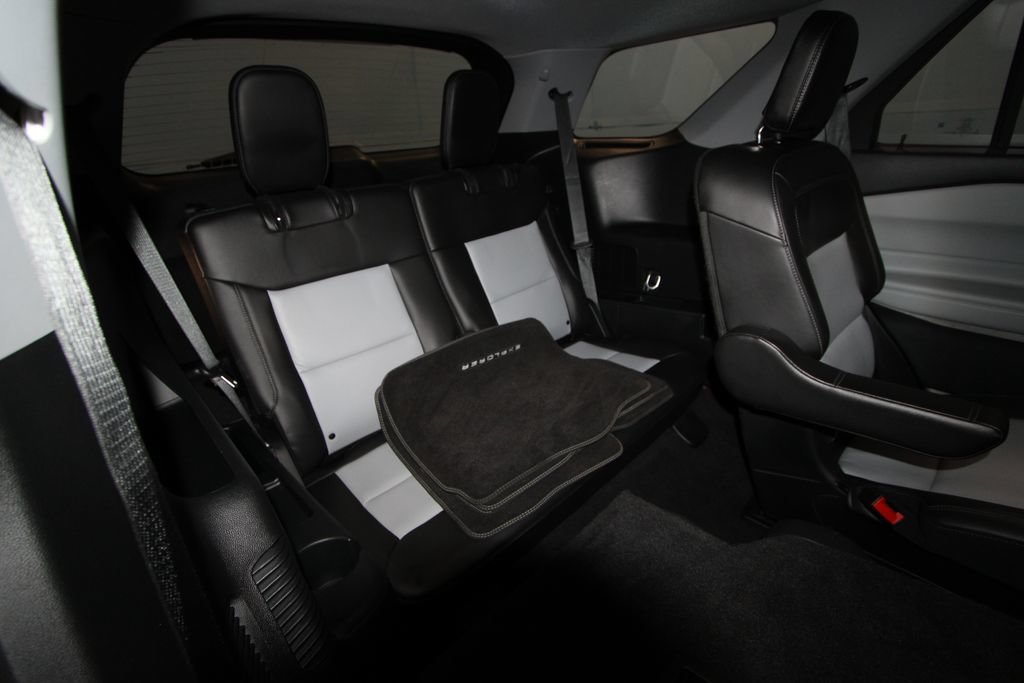 Used 2024 Ford Explorer XLT w/ Equipment Group 202A AWD/4WD image 27
