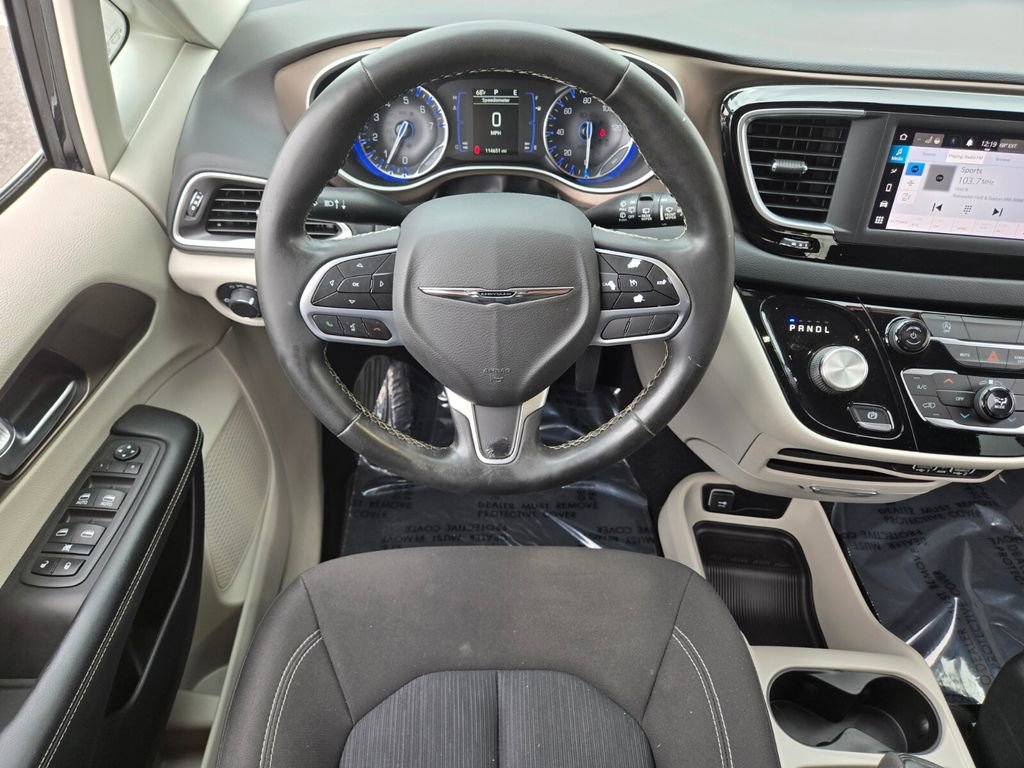 Used 2022 Chrysler Voyager LX image 13