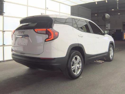 Used 2023 GMC Terrain SLE image 2