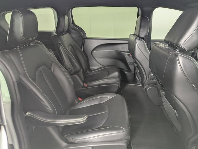 Used 2024 Chrysler Pacifica Limited FWD image 25