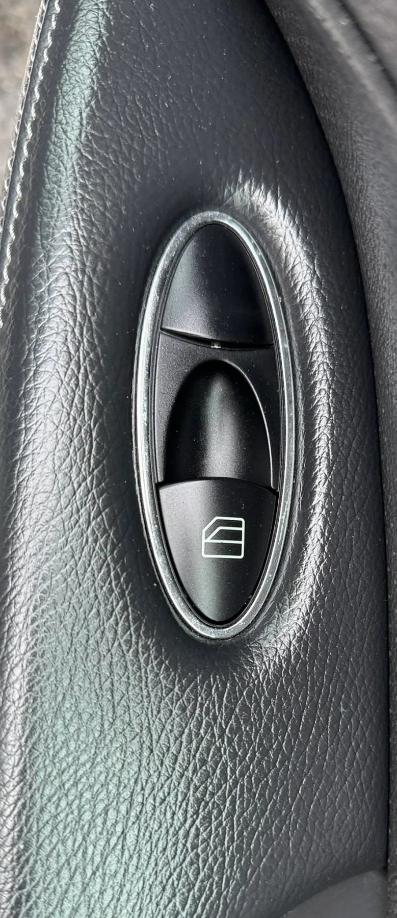Used 2004 Mercedes-Benz E 320 Sedan image 33