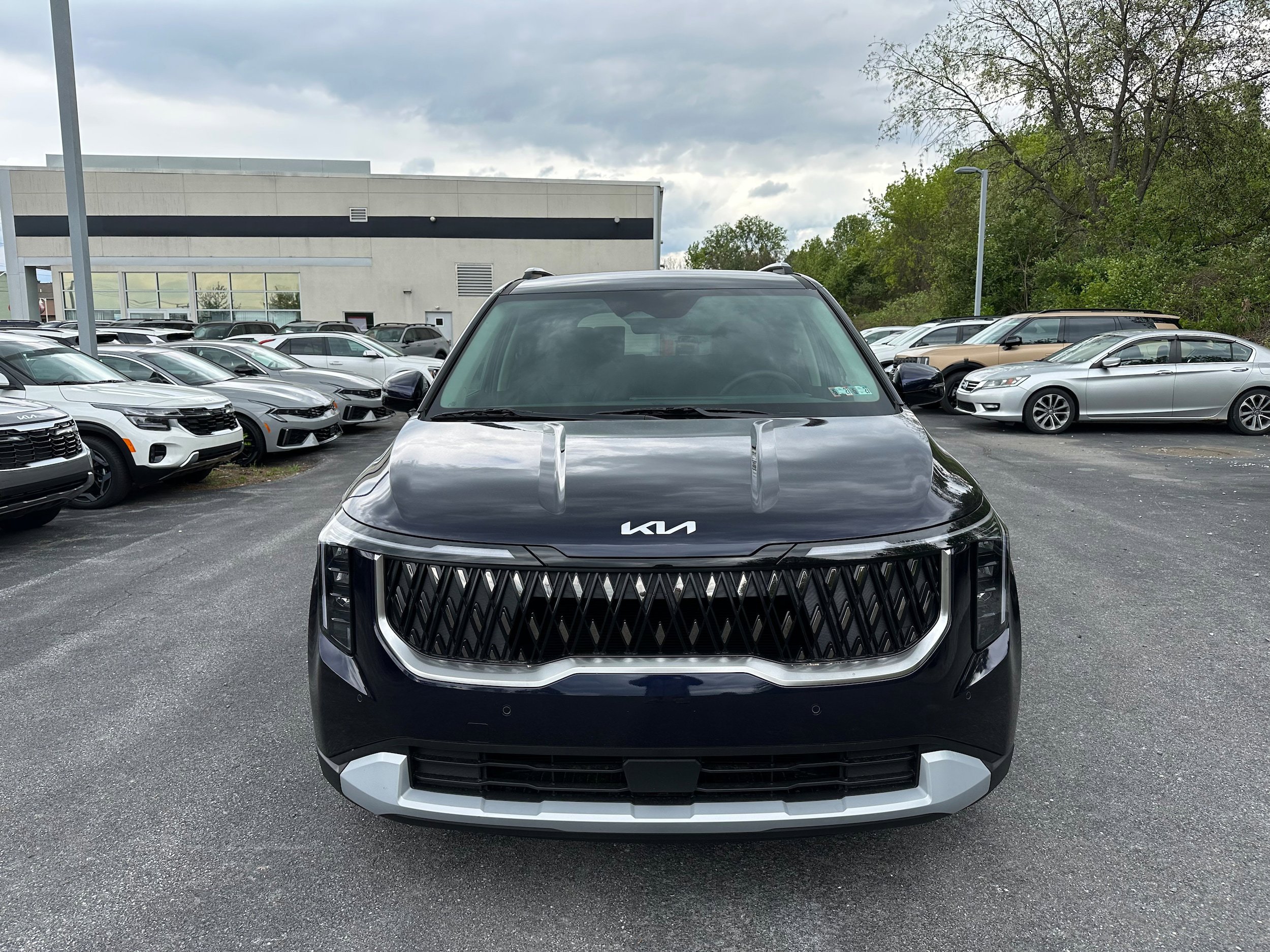 New 2026 Kia Carnival EX FWD image 2