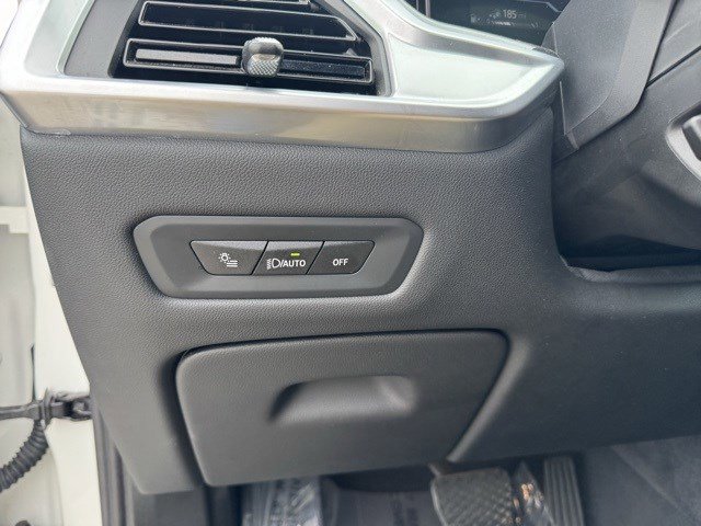 Used 2025 BMW X5 xDrive50e image 16