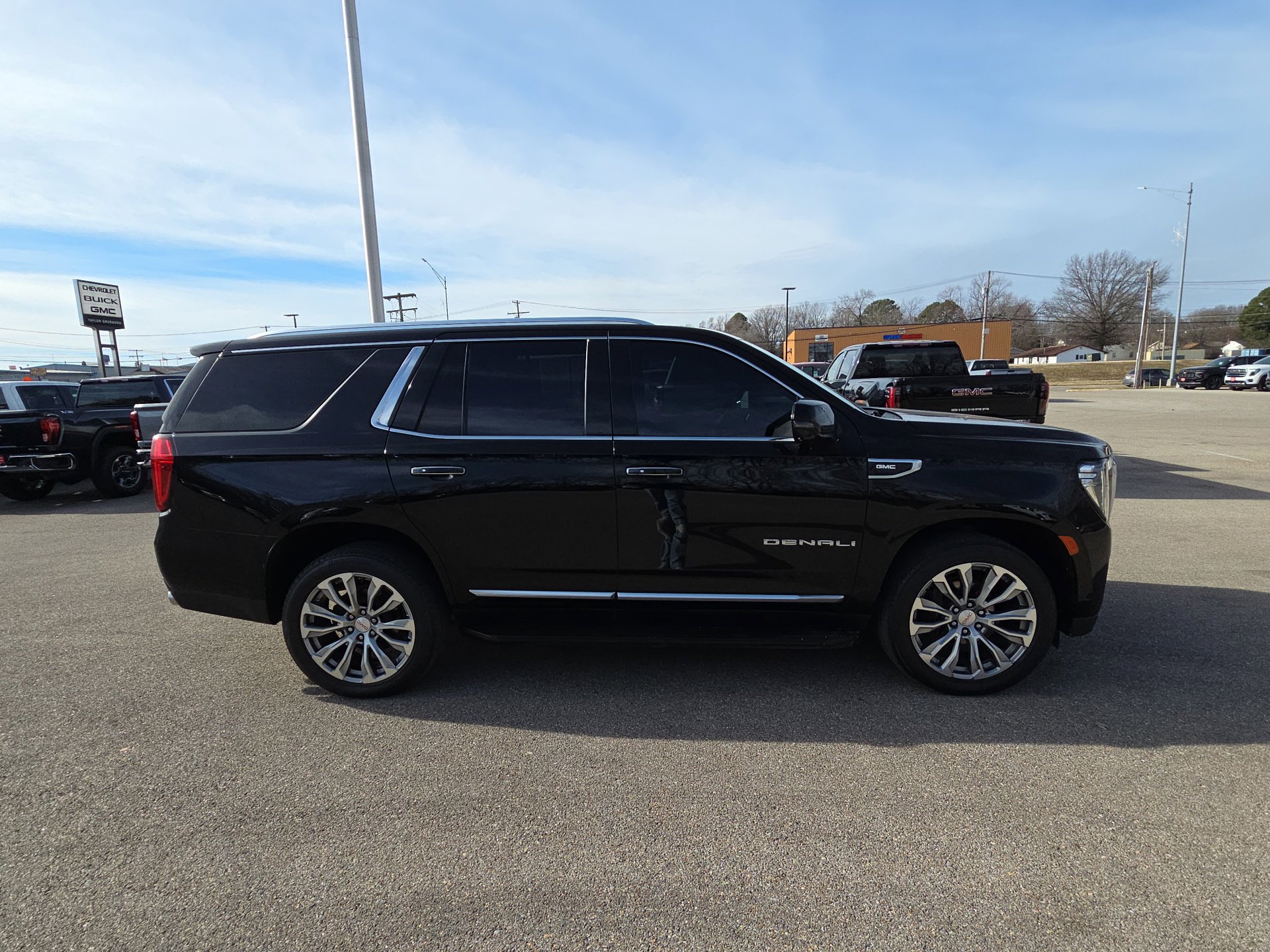 Certified 2021 GMC Yukon Denali image 9