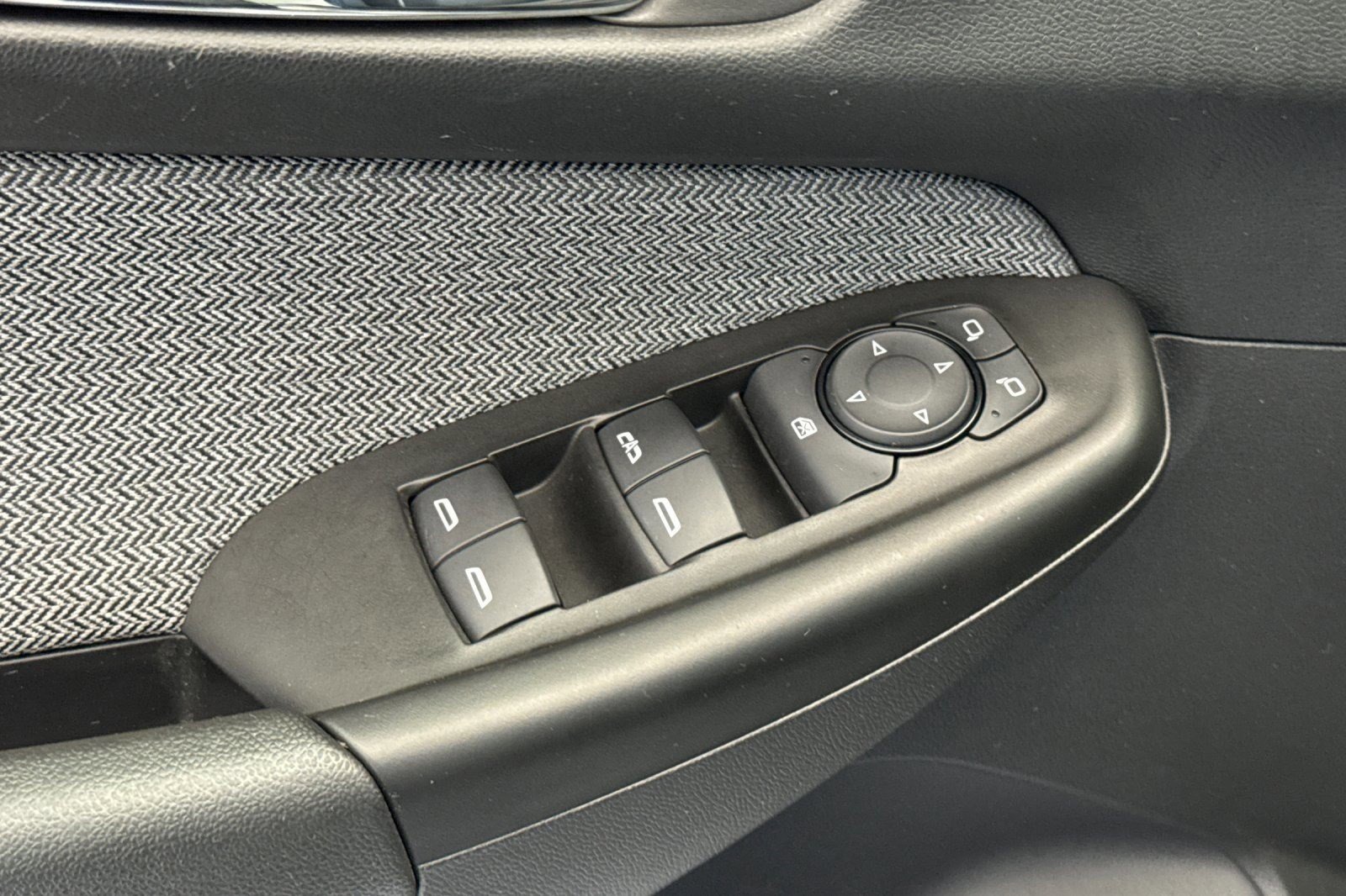 Used 2025 Chevrolet TrailBlazer LT FWD image 14