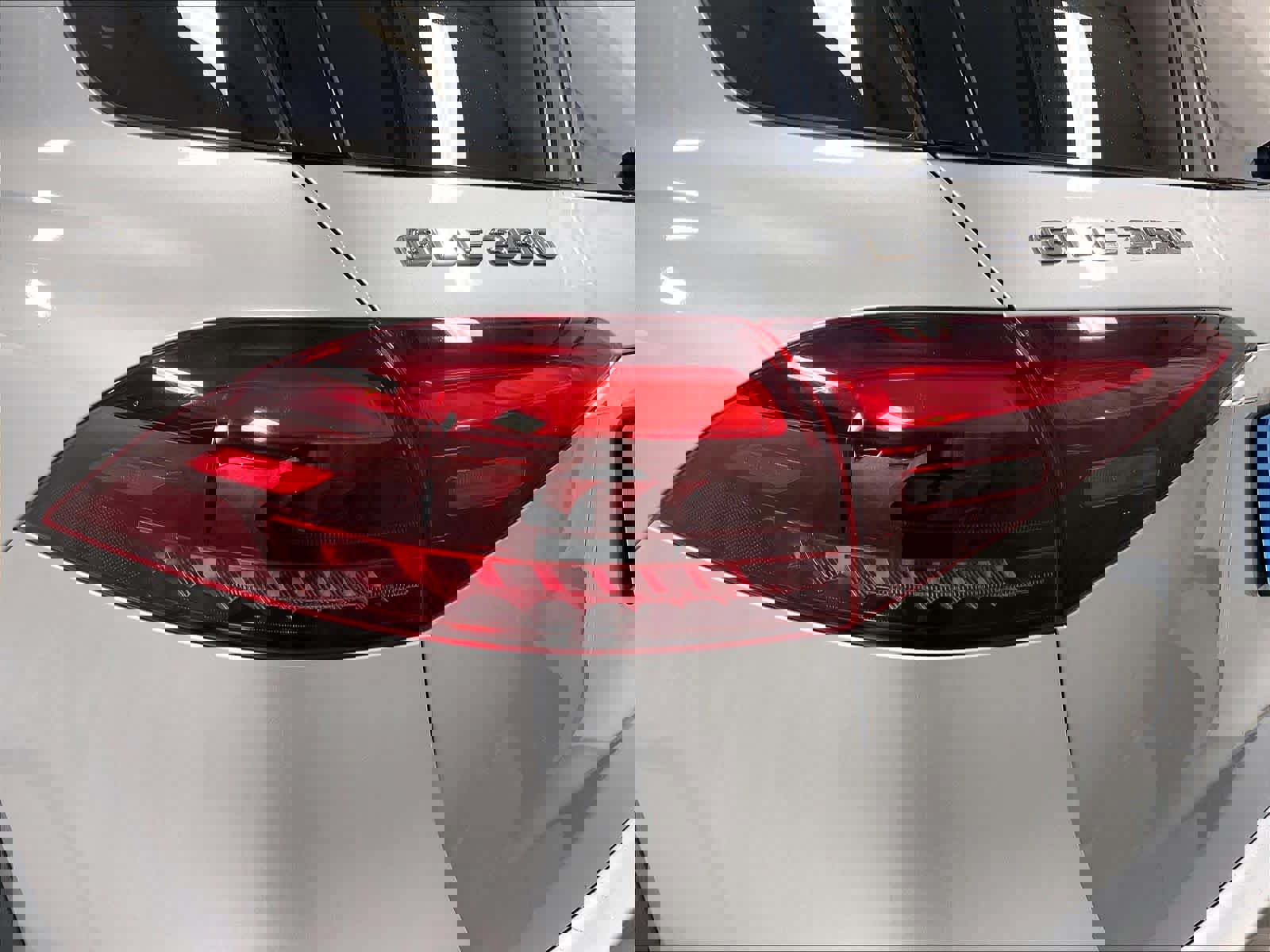 Used 2025 Mercedes-Benz GLE 350 4MATIC image 35