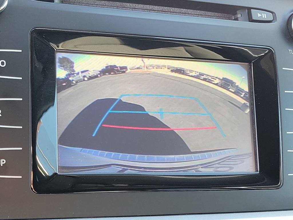 Used 2015 Toyota Highlander LE image 14