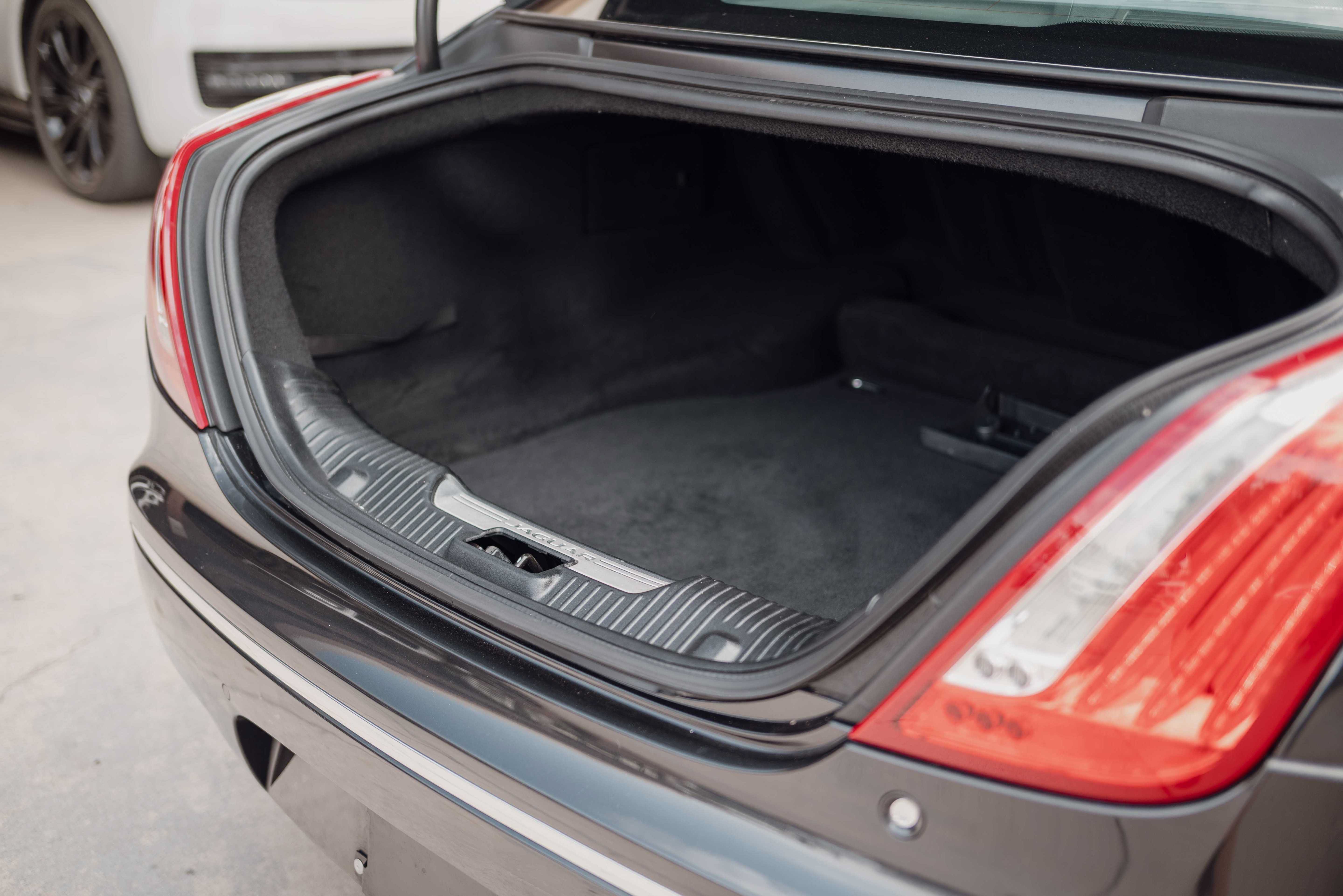 Used 2015 Jaguar XJ RWD image 13