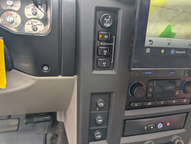 Used 2004 HUMMER H2 w/ Preferred Equipment Group AWD/4WD image 13