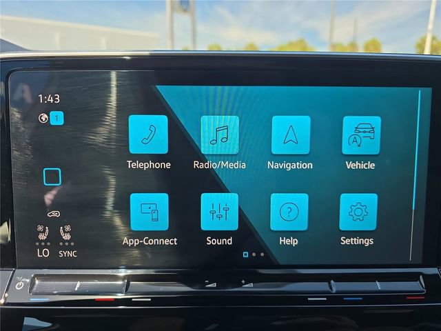 Used 2025 Volkswagen Atlas Cross Sport SE w/ Panoramic Sunroof Package image 17