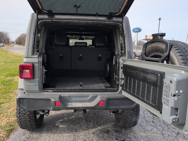 Used 2021 Jeep Wrangler Unlimited Sahara w/ Cold Weather Group image 11