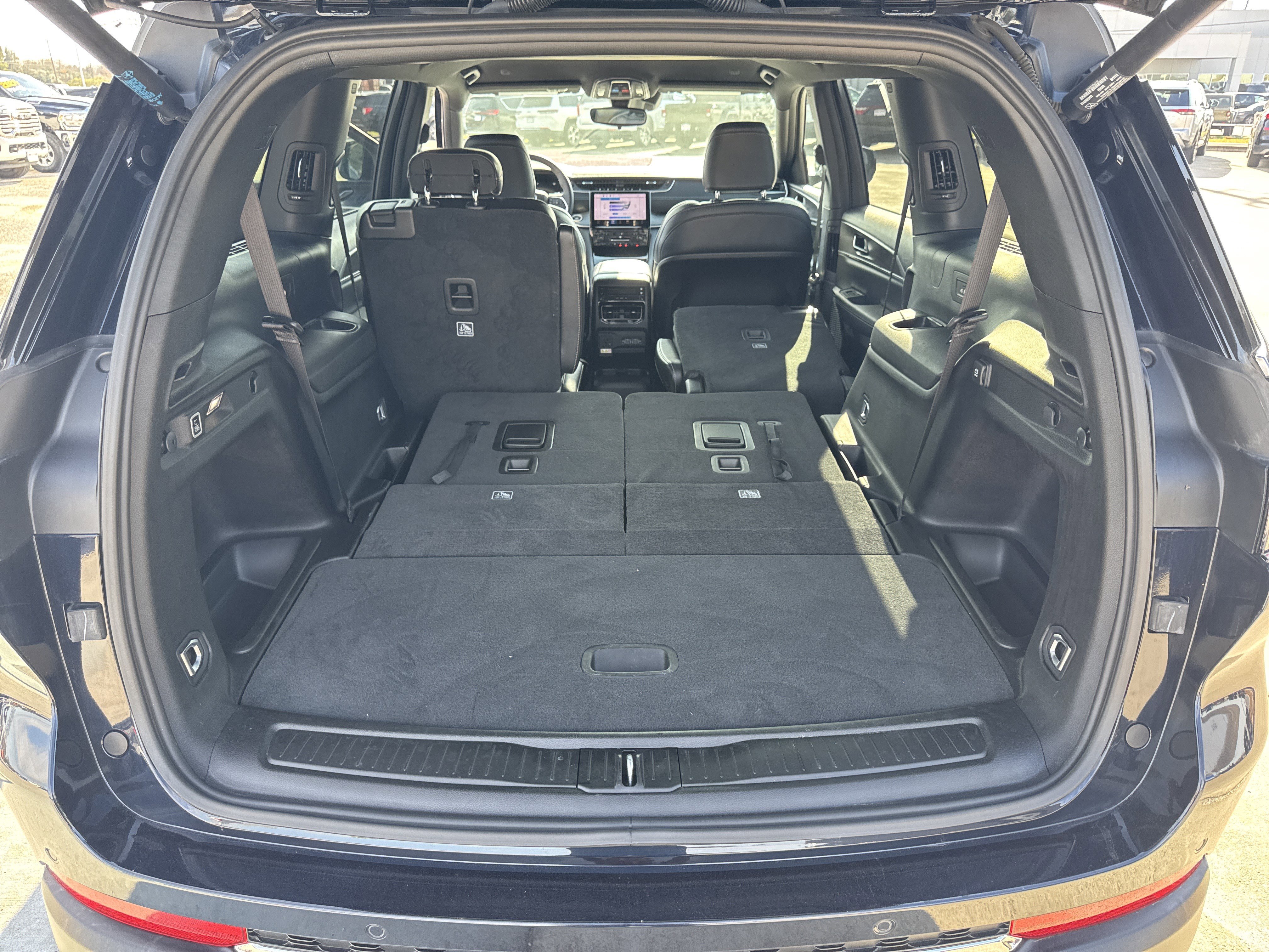 Used 2024 Jeep Grand Cherokee L Limited image 37