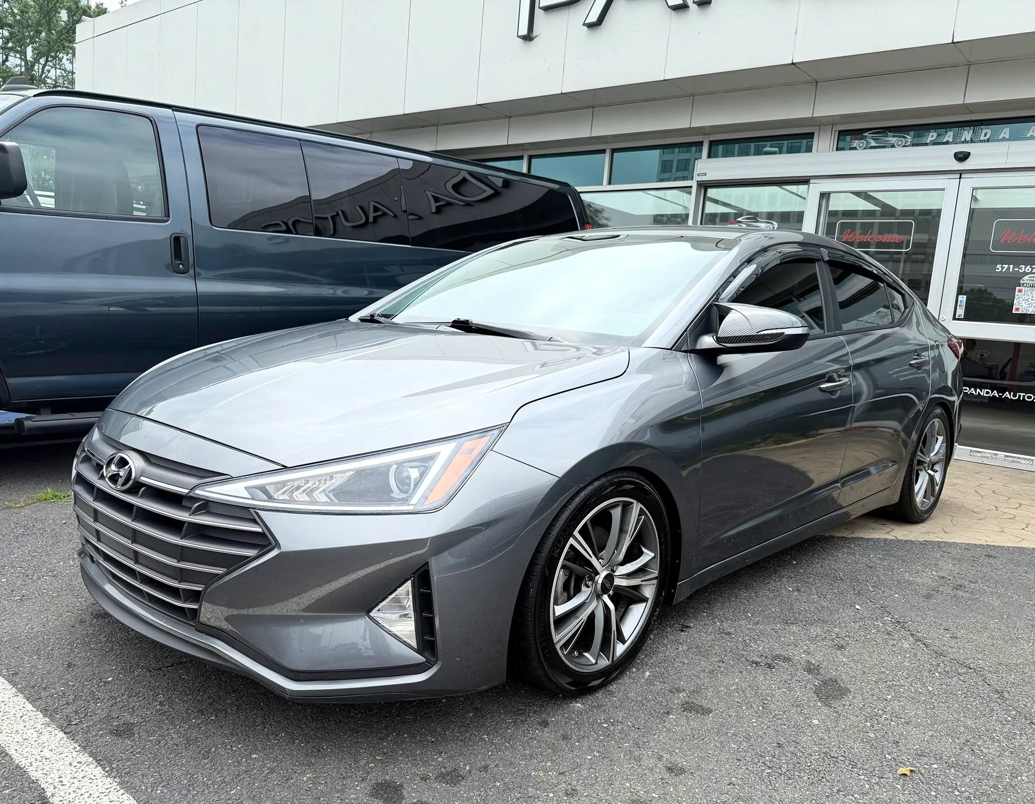 Used 2019 Hyundai Elantra SE w/ Cargo Package FWD image 3