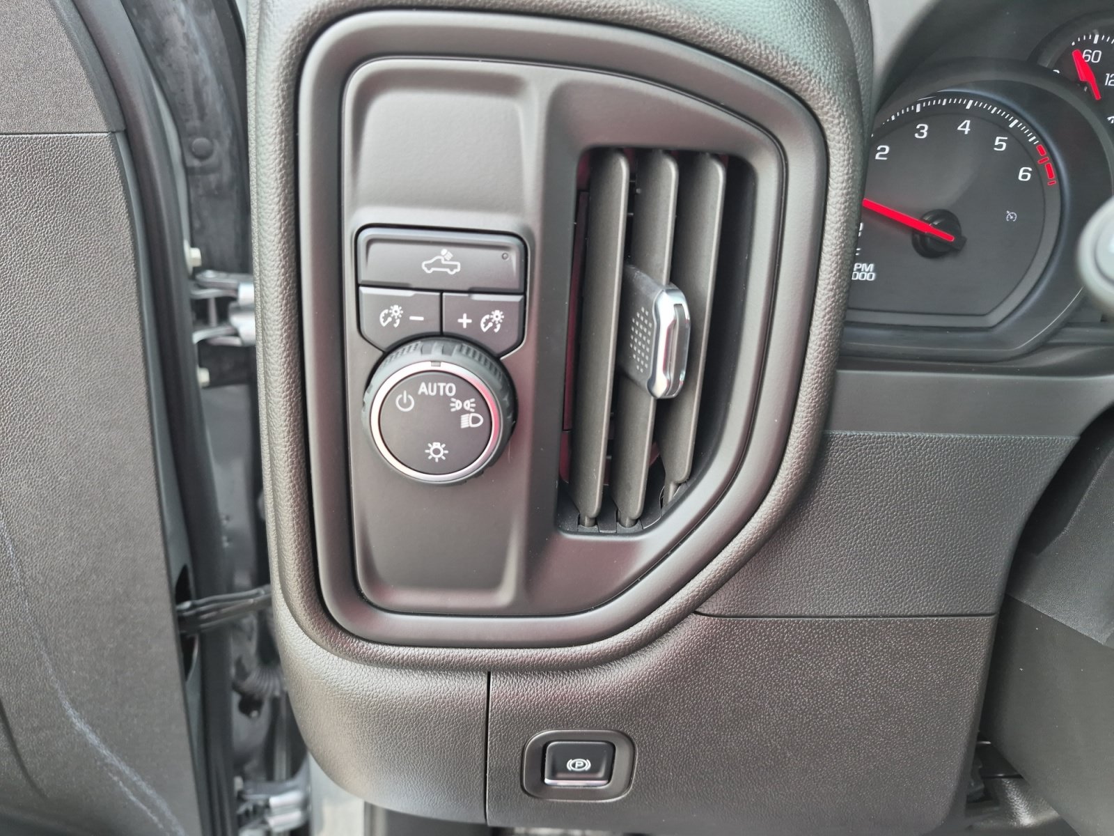 Used 2025 Chevrolet Silverado 1500 Custom RWD image 25