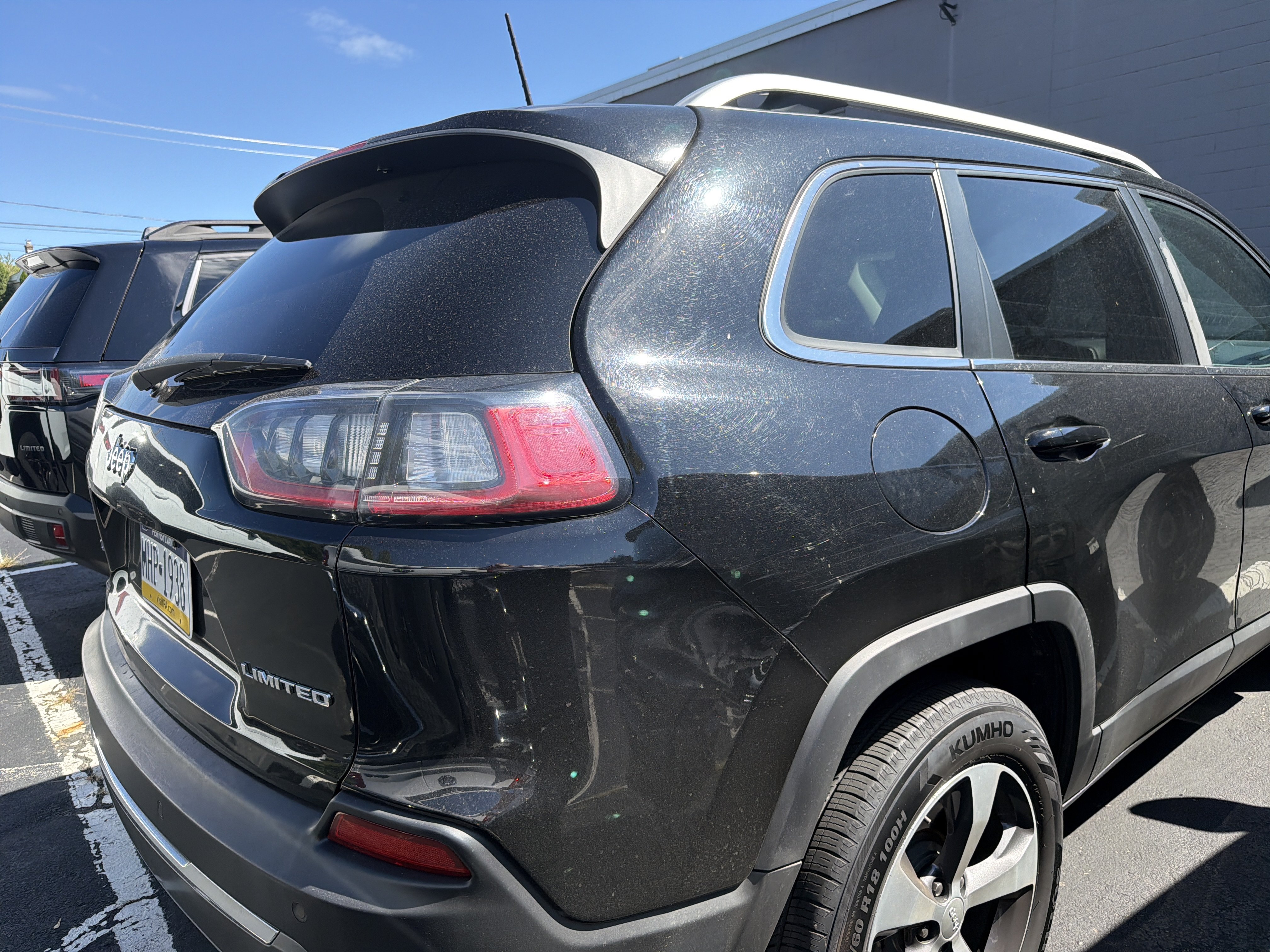 Used 2019 Jeep Cherokee Limited AWD/4WD image 7
