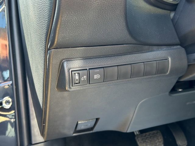 Used 2025 Toyota Corolla LE w/ LE Premium Package FWD image 28