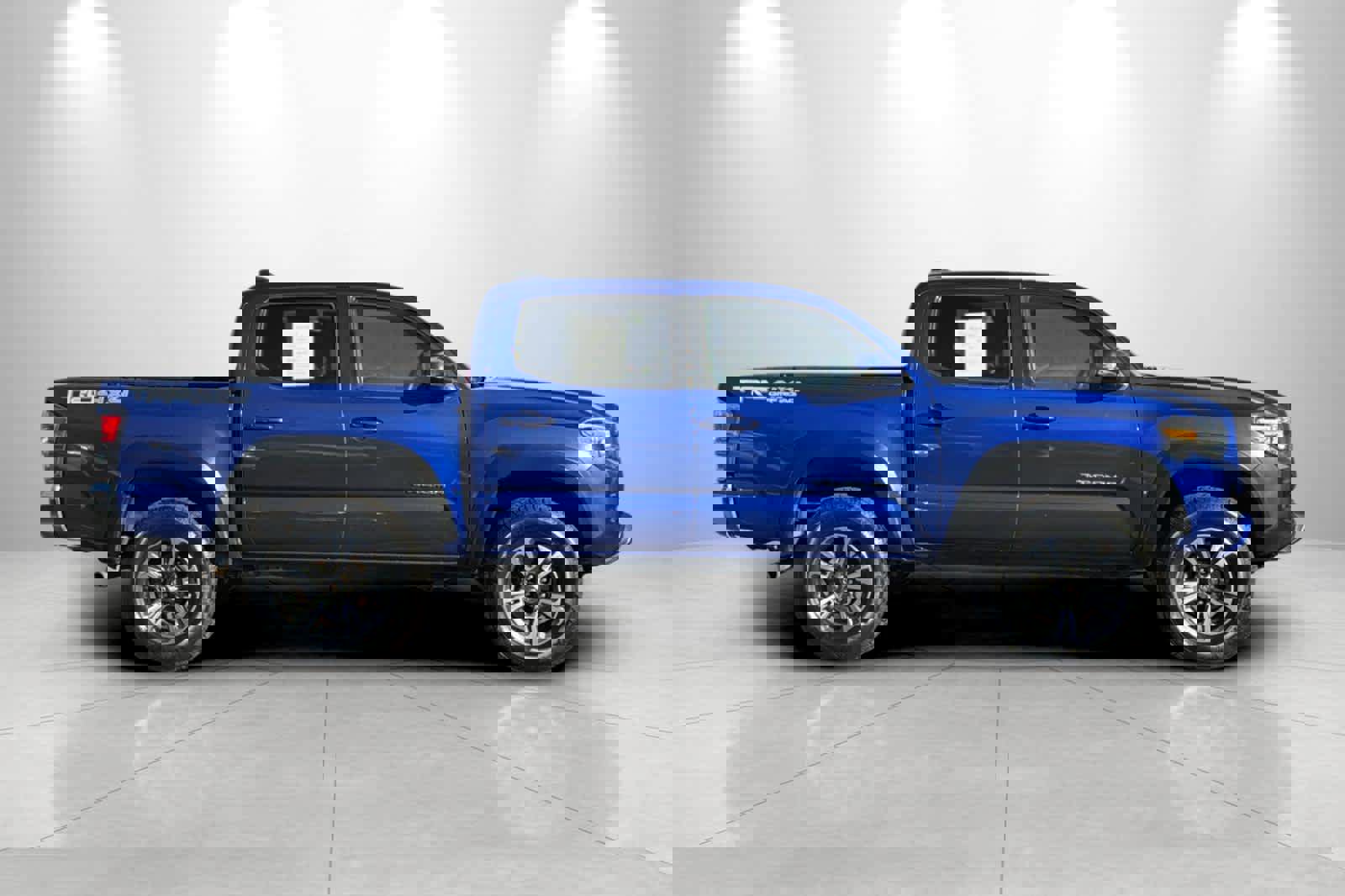 Used 2022 Toyota Tacoma TRD Off-Road image 8