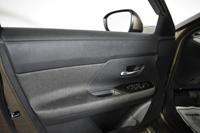 Certified 2025 Nissan Kicks SV AWD/4WD image 7