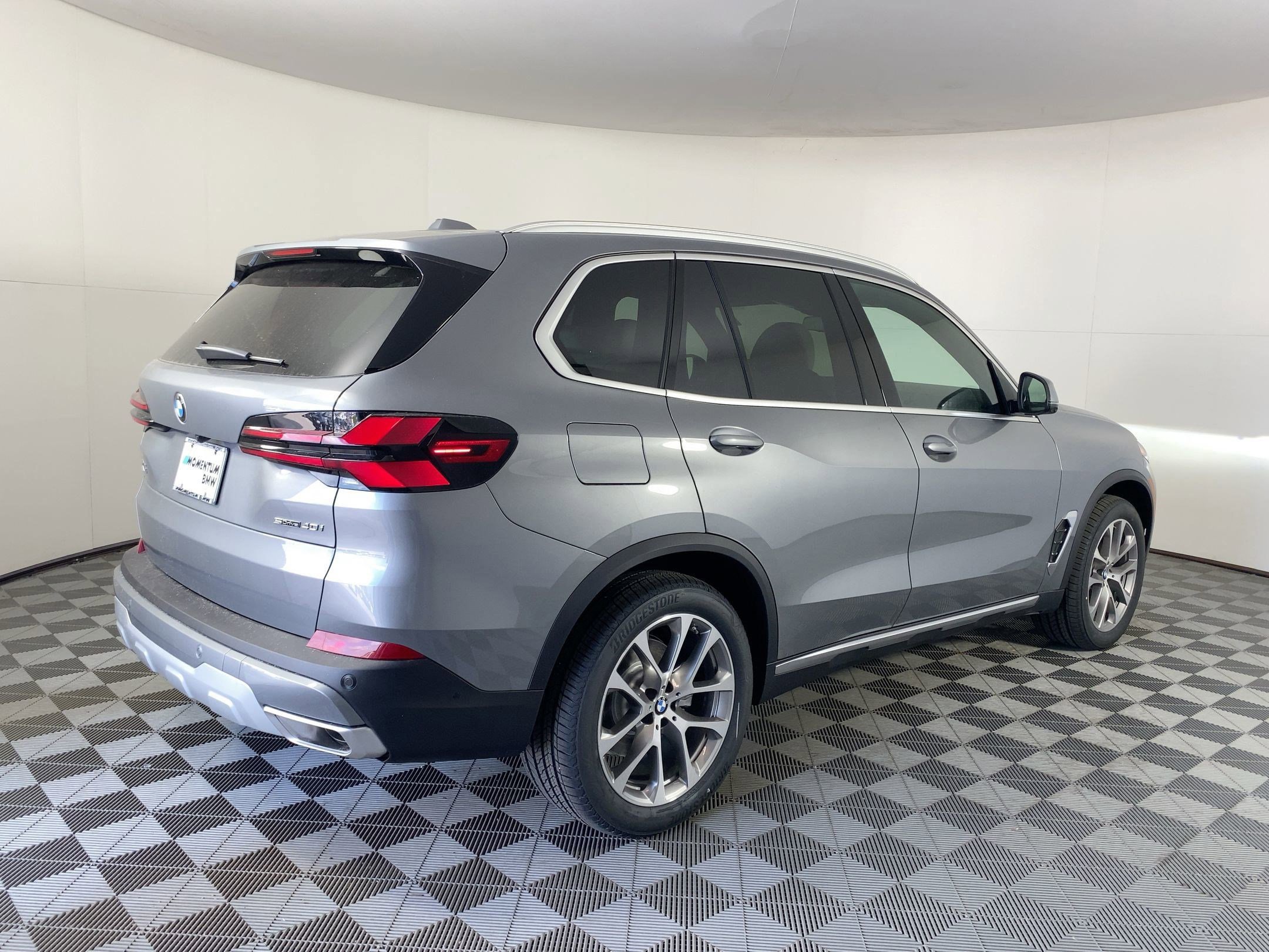 Used 2026 BMW X5 sDrive40i w/ Premium Package image 7