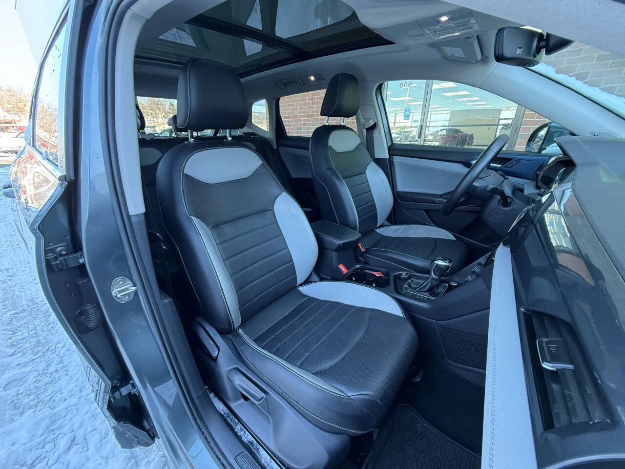 Used 2022 Volkswagen Taos SEL w/ Panoramic Sunroof Package AWD/4WD image 22