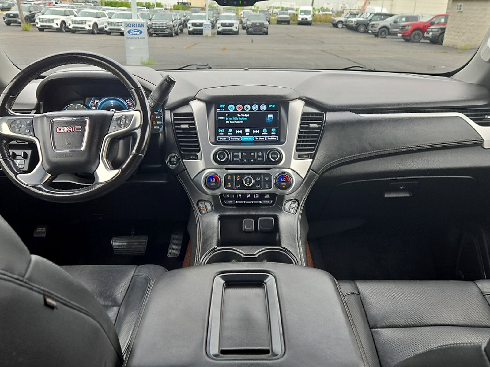 Used 2019 GMC Yukon SLT w/ Graphite Performance Edition AWD/4WD image 9