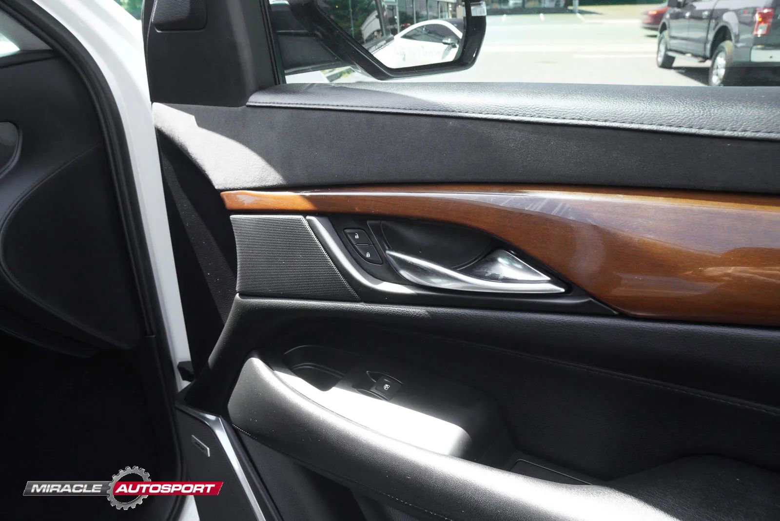 Used 2018 Cadillac Escalade ESV Premium Luxury AWD/4WD image 31