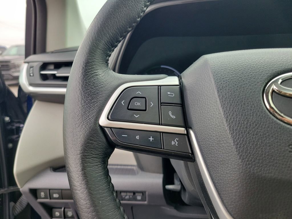 Used 2022 Toyota Sienna XLE image 24