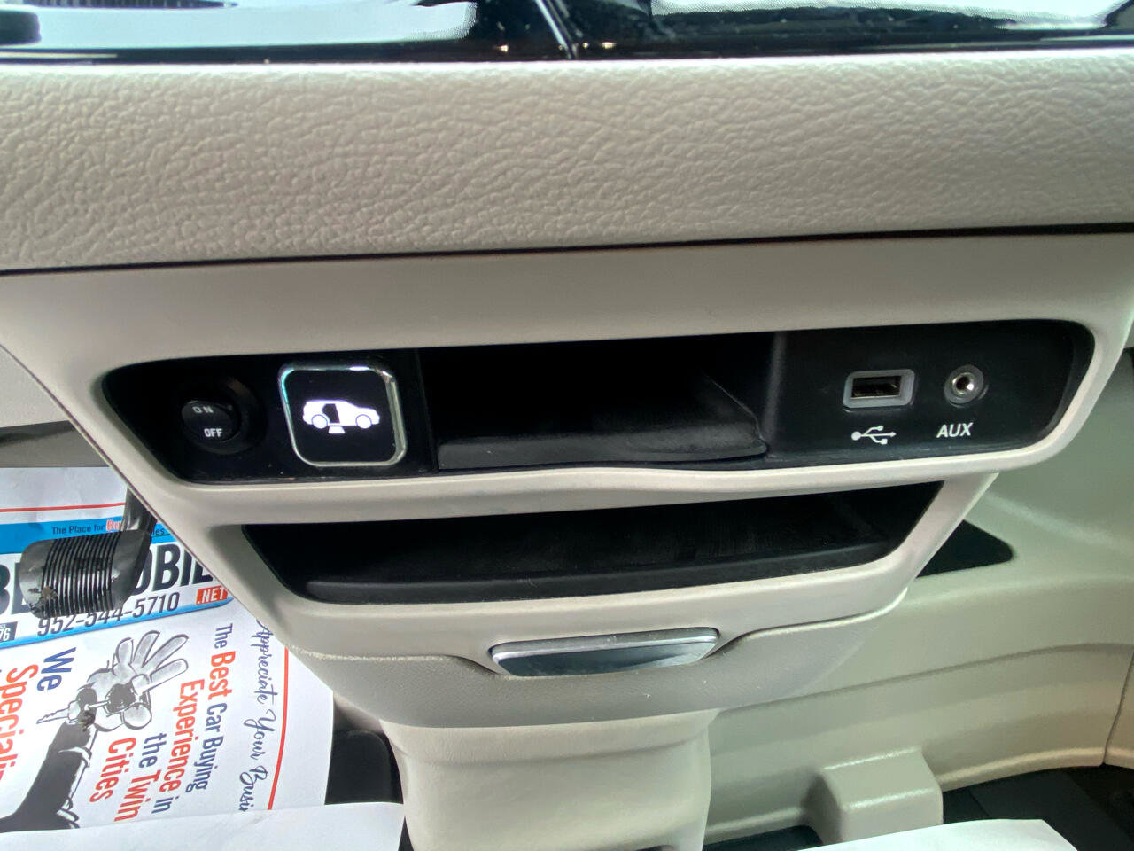 Used 2018 Chrysler Pacifica Touring-L w/ Tire & Wheel Group image 28